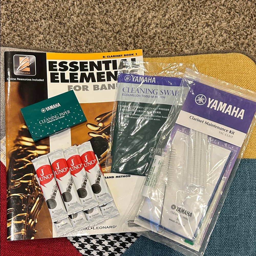 Yamaha Clarinet Essentials Kit with Juno Reeds